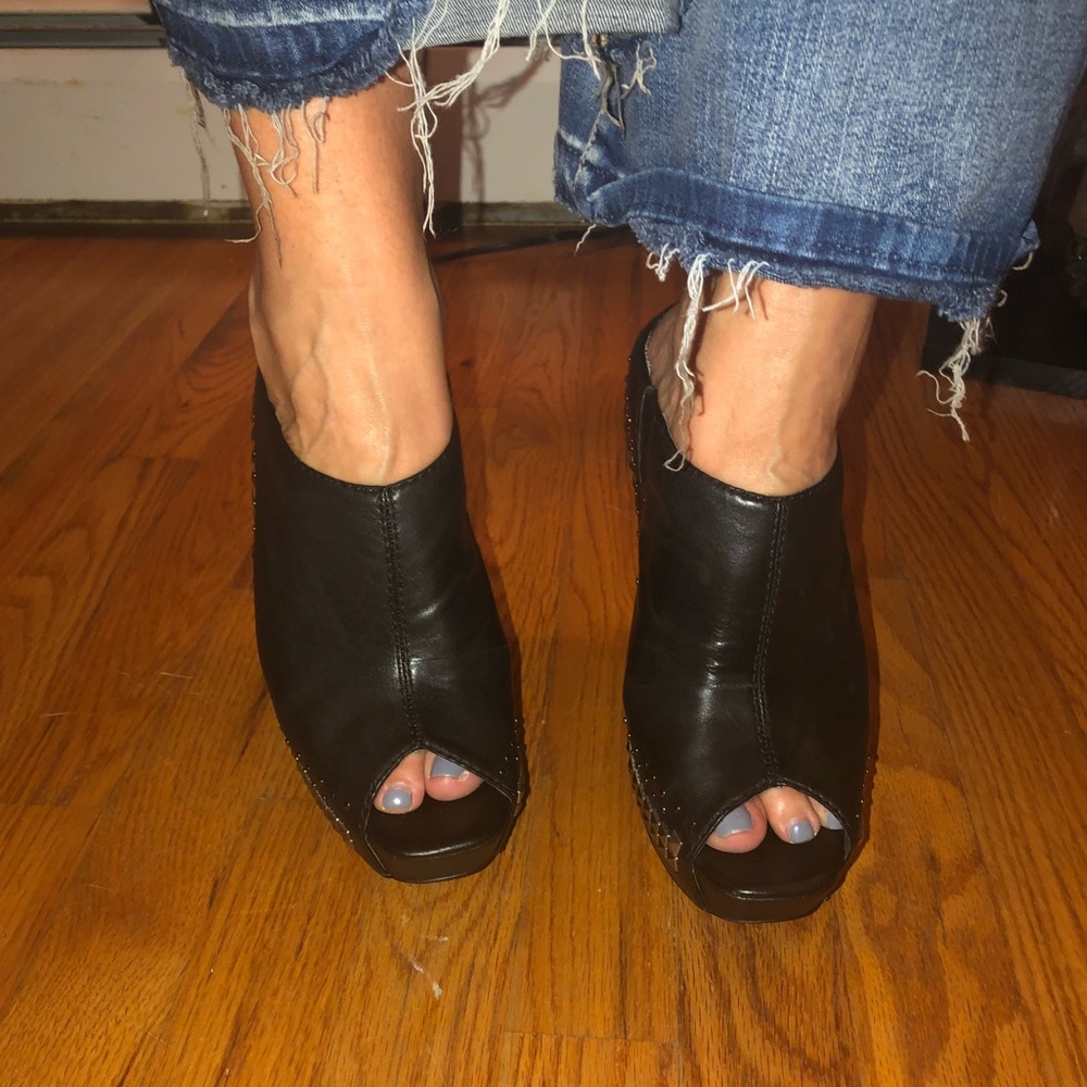 Black heel bootie.